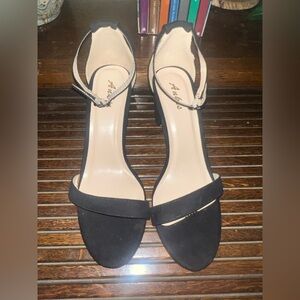 Anika Elegant Black Ankle Strap Heels 9.5 formal dressy